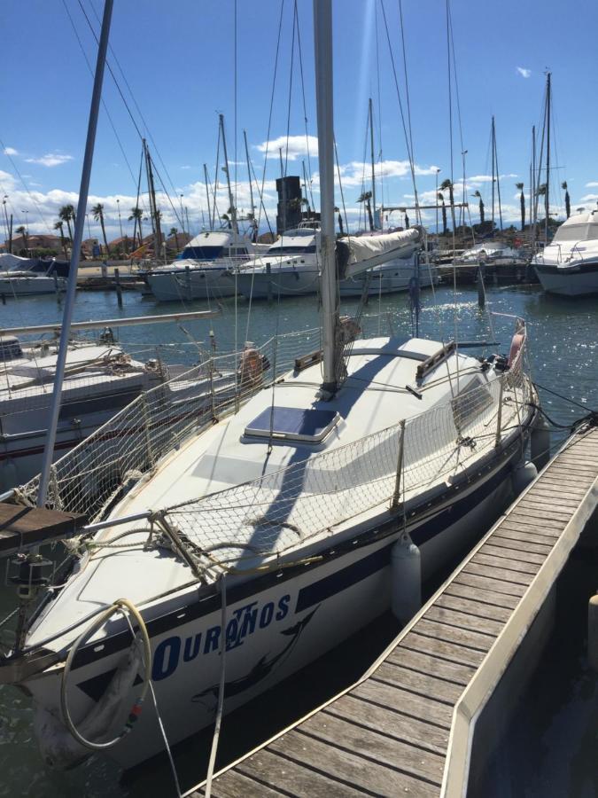 Petit Voilier A Quai Port Barcares Hotel Le Barcares Exterior photo